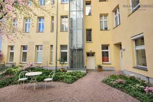 Zeitlose Eleganz: Sanierte Altbauwohnung in Top-Lage