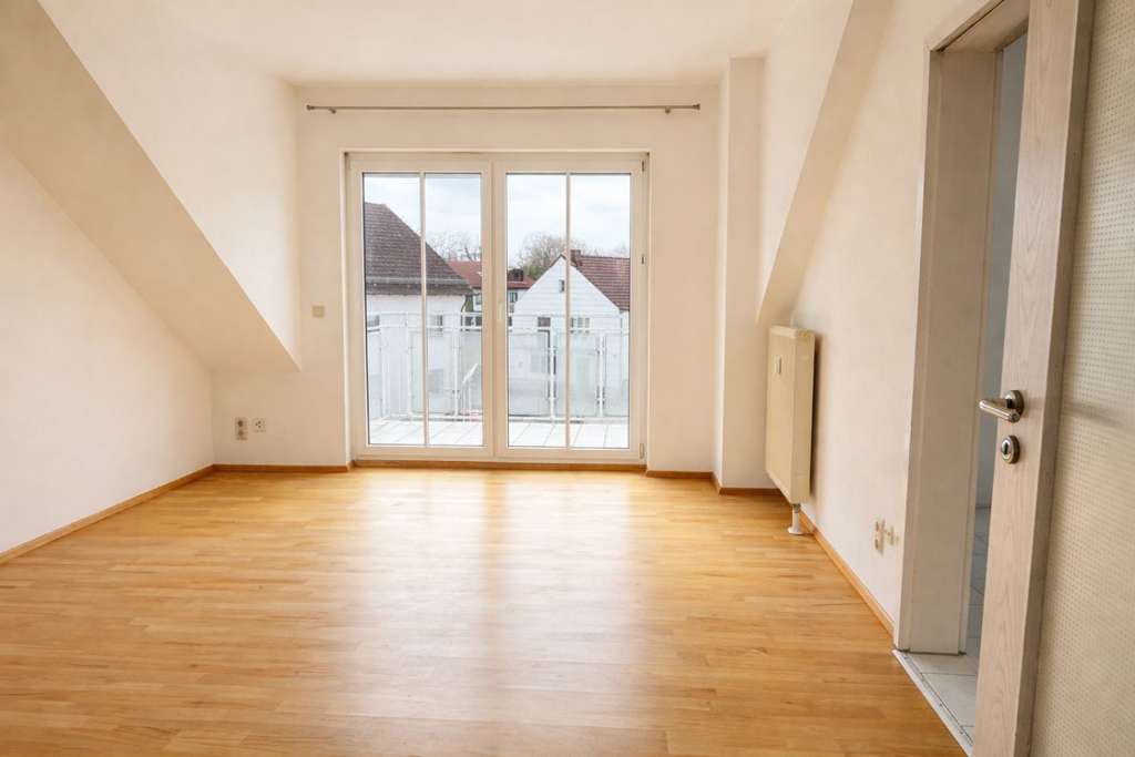 Immobilie in Ergolding - Gut aufgeteilte 2,5-Zimmer-Dachgeschosswohnung in erster Reihe zur Isar in Ergolding-Piflas - Bild 3