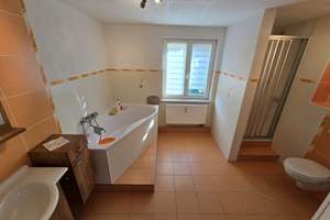 Schönes, von wildem Wein umwachsenes Haus – keine Schäden, da der Wein sich nur mit Saugnäpfen hält. – Die vollständige Adresse der Immobilie erhältst du vom Anbieter., 9212 Limbach-Oberfrohna – Vorschaubild 6