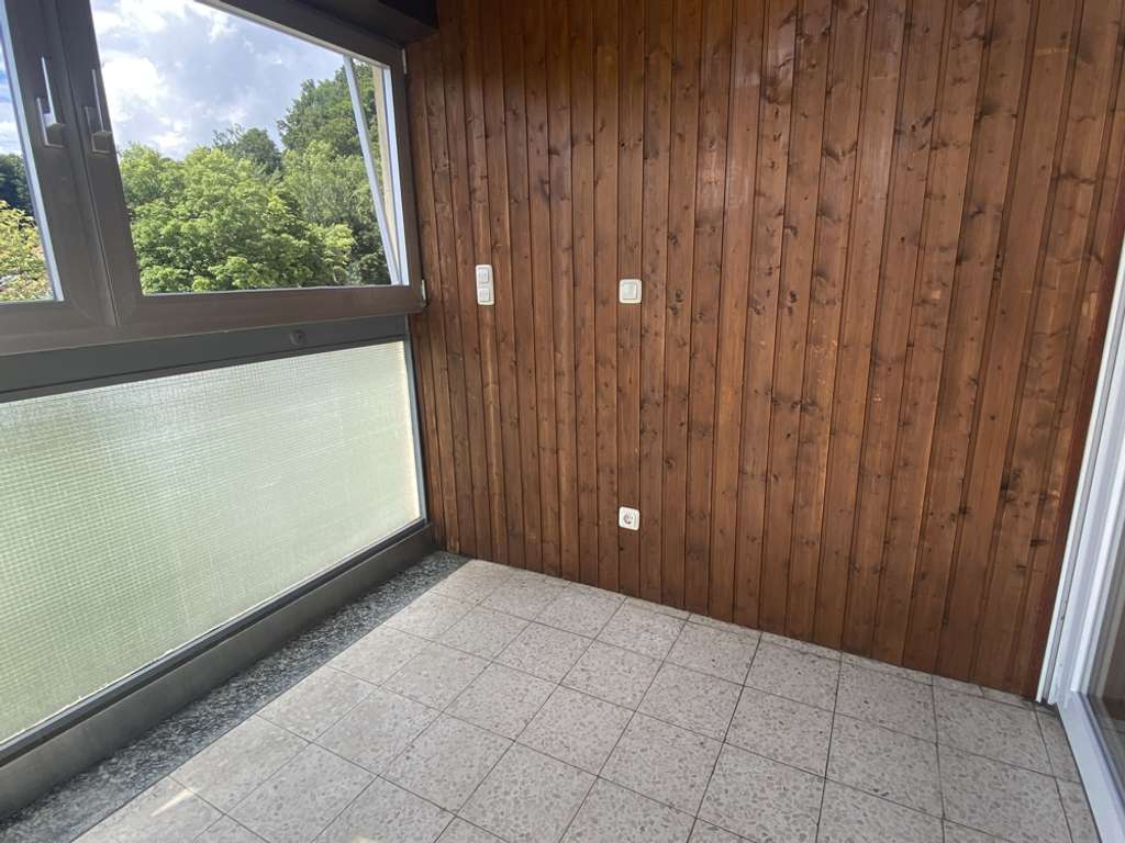 Immobilie in Trostberg - Renovierte großzügige 3 Zi ETW ruhig, Loggia - Bild 2