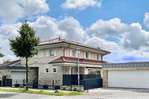 Große und modern-luxuriös ausgestattete Villa im Toskana-Stil am Hamburger Stadtrand zu verkaufen – Die vollständige Adresse der Immobilie erhältst du vom Anbieter., 21465 Reinbek – Vorschaubild 2