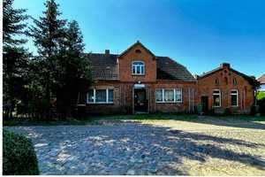 Großes älteres Wohnhaus (sanierungsbedürftig) u. gut erhaltene Scheune (in Sievershagen) – Nordwestmecklenburg (Kreis) – Vorschaubild 1