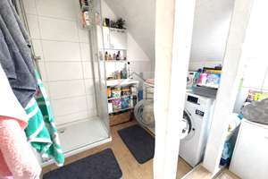 Gepflegte Dachgeschosswohnung mit Balkon in ruhiger Lage – Die vollständige Adresse der Immobilie erhältst du vom Anbieter., 57074 Kaan-Marienborn, Siegen – Vorschaubild 2