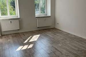 *** Schöne 2-Zimmer-Wohnung mit Laminat, modernem Wannenbad und Balkon in guter Lage!!! *** – Albrechtstraße 48, 9130 Sonnenberg, Chemnitz – Vorschaubild 4