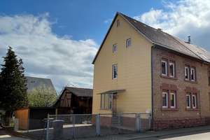 Solides Wohnhaus mit viel Freifläche für Autos, Spielwiese u. Gemüsebeet - Scheune vorhanden – Erzkopfstraße 8, 75181 Huchenfeld, Pforzheim – Vorschaubild 2
