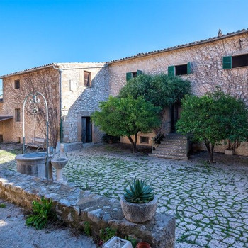 Charmantes Landhaus mit großem Grundstück in der Nähe von Binissalem auf Mallorca zu verkaufen