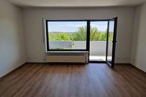 Neu renovierte, helle 2-Zimmer Wohnung mit Balkon und TG-Stellplatz Neureut