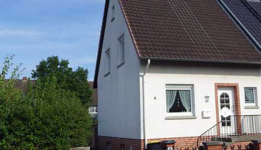 Bild von Schmuckkästchen inmitten von Großburgwedel, DHH mit Garten und Garage sucht neuen Eigentümer.
