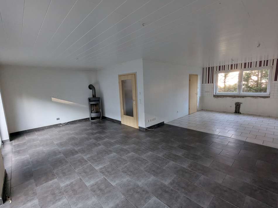 Wohnzimmer mit Blick zur offen