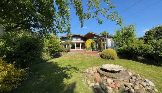 Bild von Großzügiger Bungalow mit Wintergarten, Außenkamin auf nicht einsehbarem Grundstück, Bad Zwischenahn