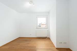 Ankommen & wohlfühlen: Modernes Reihenhaus mit Dachterrasse in beliebter Lage von Neumarkt i.d.Opf. – Die vollständige Adresse der Immobilie erhältst du vom Anbieter., 92318 Neumarkt in der Oberpfalz – Vorschaubild 8