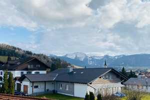 Wohnhaus mit Einliegerwohnung, Traumhafte Lage, einzigartiges Panorama in Oberstaufen – Oberallgäu (Kreis) – Vorschaubild 2