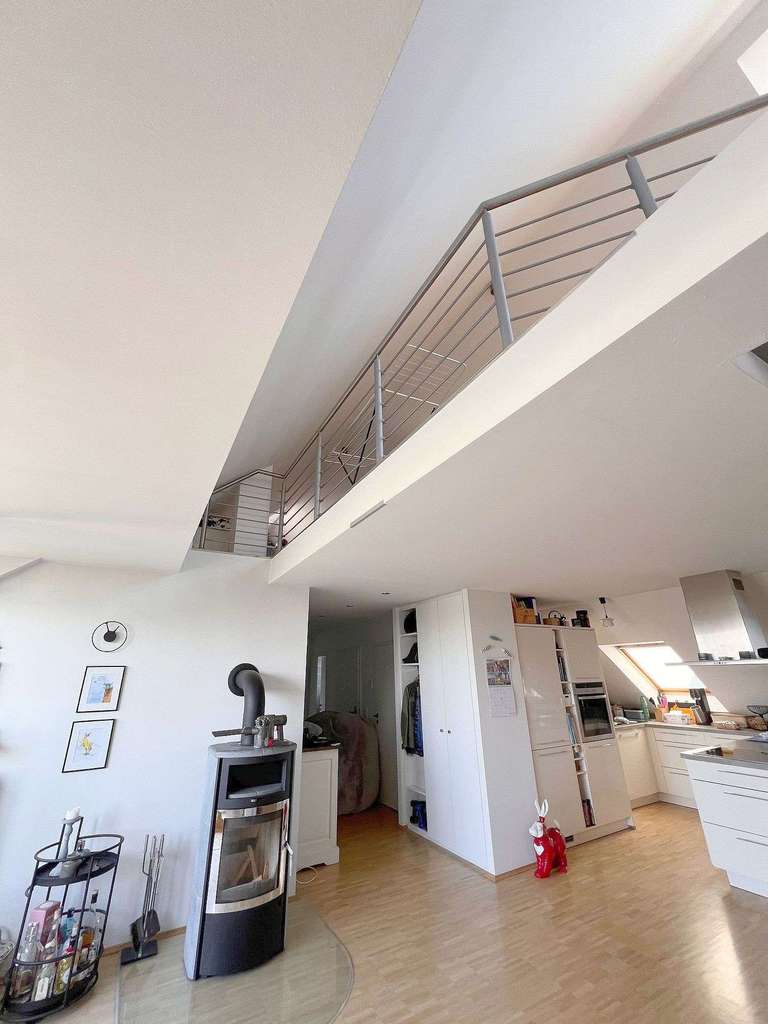 RHEINNÄHE - TRAUMHAFTE DG-MAISONETTE-WHG -EBK -PARKETT - KAMIN - S/W-TERRASSE - SOLARANLAGE