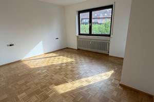 Großzügige 3-Zimmer-Wohnung mit zwei Balkonen, Gartenanteil und Garage in Würzburg-Oberdürrbach – 97080 Dürrbachtal, Würzburg – Vorschaubild 2