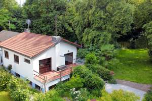 Grünes Paradies auf günstiger Erbpacht: Einfamilienhaus mit riesigem Garten – Die vollständige Adresse der Immobilie erhältst du vom Anbieter., 65933 Griesheim, Frankfurt am Main – Vorschaubild 1