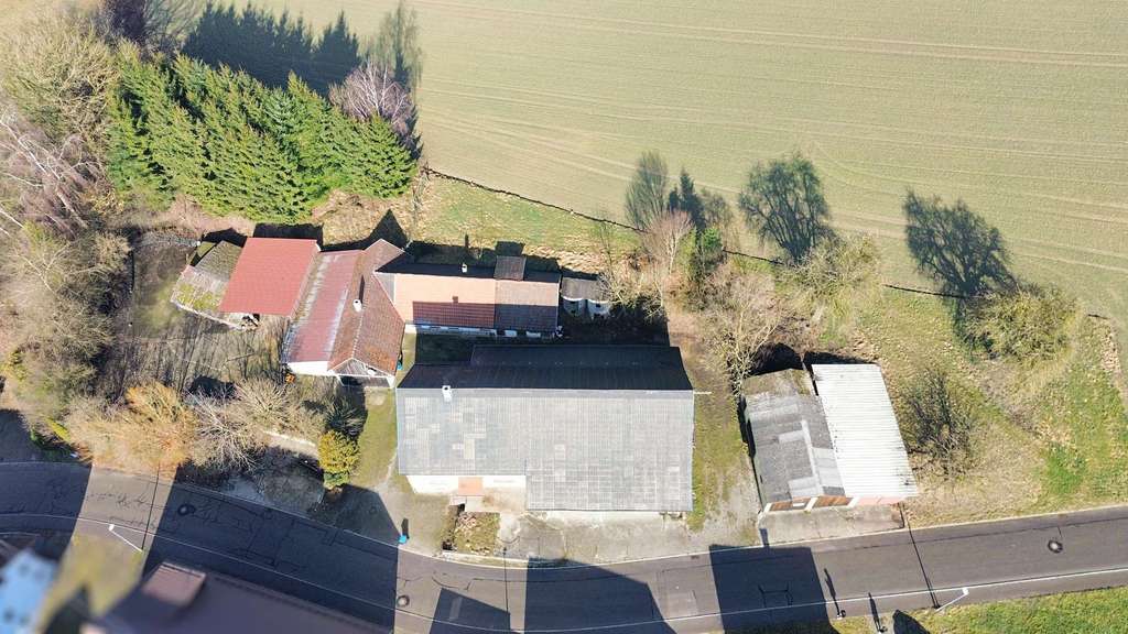 Immobilie in Pfullendorf - Ländlicher Traum mit viel Potenzial: Bauernhaus mit Scheunen & großzügigem Anwesen - Bild 2
