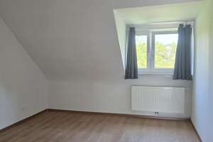 **PF-Pflügerstr.**gemütliche 3-Zi.-DG-Wohnung im 5.OG mit EBK und Balkon** – Pflügerstr. 50, 75175 Au, Pforzheim – Vorschaubild 4