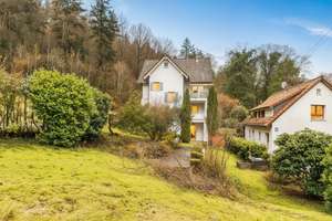 Gepflegtes Zweifamilienhaus mit 1.400 m² Grundstück – Die vollständige Adresse der Immobilie erhältst du vom Anbieter., 76530 Innenstadt, Baden-Baden – Vorschaubild 8