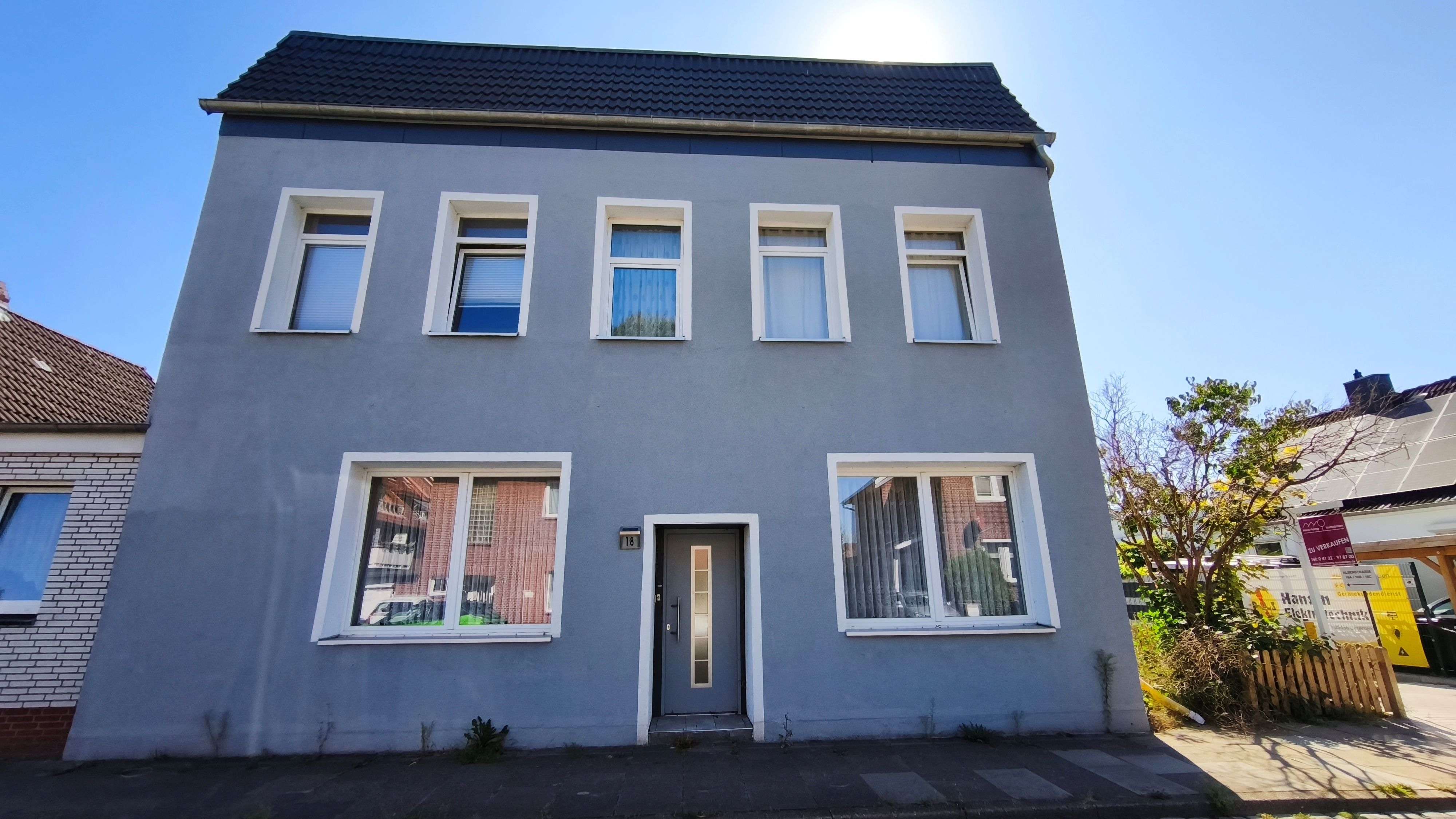 Zweifamilienhaus mit Potenzial in Uetersen – renovierungsbedürftig, mit Garten und Stellplätzen, Pinneberg Kreis – Bild 1