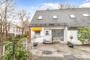 Bremen-Marßel: Reihenendhaus mit großem Garten und Garage in der Nähe des Pellens Park