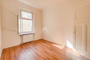 MOABIT - ZENTRAL UND RUHIG! SCHÖNE UND GEPFLEGTE ALTBAUWOHNUNG IM GARTENHAUS! PROVISIONSFREI!