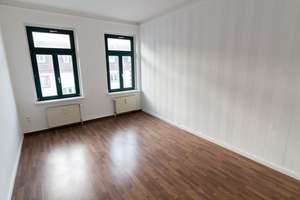 **Ruhige Wohnung + Balkon + Tageslichtbad mit Wanne **