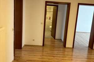 Geschmackvolle 3-Zimmer-Wohnung mit gehobener Innenausstattung mit Balkon und EBK in Hannover – Sedanstraße 51/52, 30161 Hannover – Vorschaubild 1