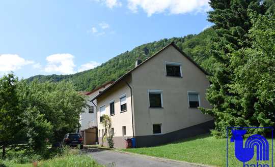 Viel Platz innen und außen - großes, freistehendes Einfamilienhaus am Fuße der Schwäbischen Alb