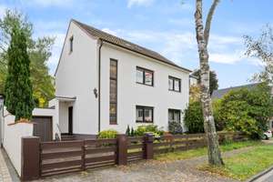 Mit 3D: Gepflegtes Zweifamilienhaus mit parkähnlichem Gartenparadies – Modernisieren, Einziehen & Wo – Die vollständige Adresse der Immobilie erhältst du vom Anbieter., 51107 Rath/Heumar, Köln – Vorschaubild 2
