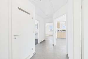 Attraktive Dachgeschosswohnung: 3 Zimmer, großer Balkon, EBK & TG mit Wallbox – Die vollständige Adresse der Immobilie erhältst du vom Anbieter., 75392 Deckenpfronn – Vorschaubild 4