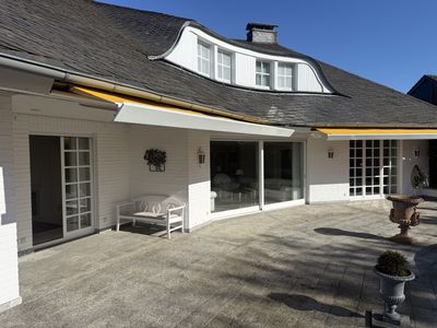 Villa  mit  Einliegerwohnung, und 4 Garagen, Schwimmbad