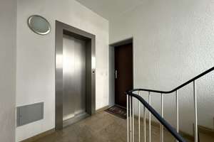 Charmante 2-Zimmer-Eigentumswohnung mit Garten, ausgebautem Kellerraum inklusive WC und Garage in be – 40545 Oberkassel, Düsseldorf – Vorschaubild 2