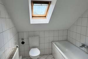 Schöne 3 Zimmer Dachgeschosswohnung in Essen Altendorf. Renoviert und bezugsfertig! – Heinrich-Strunk-Straße 42, 45143 Altendorf, Essen – Vorschaubild 12