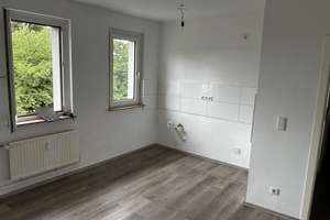 Helle 1-Zimmer-Wohnung mit großer Küche und Tageslichtbad! – Helmstraße 42, 45359 Frintrop, Essen – Vorschaubild 2
