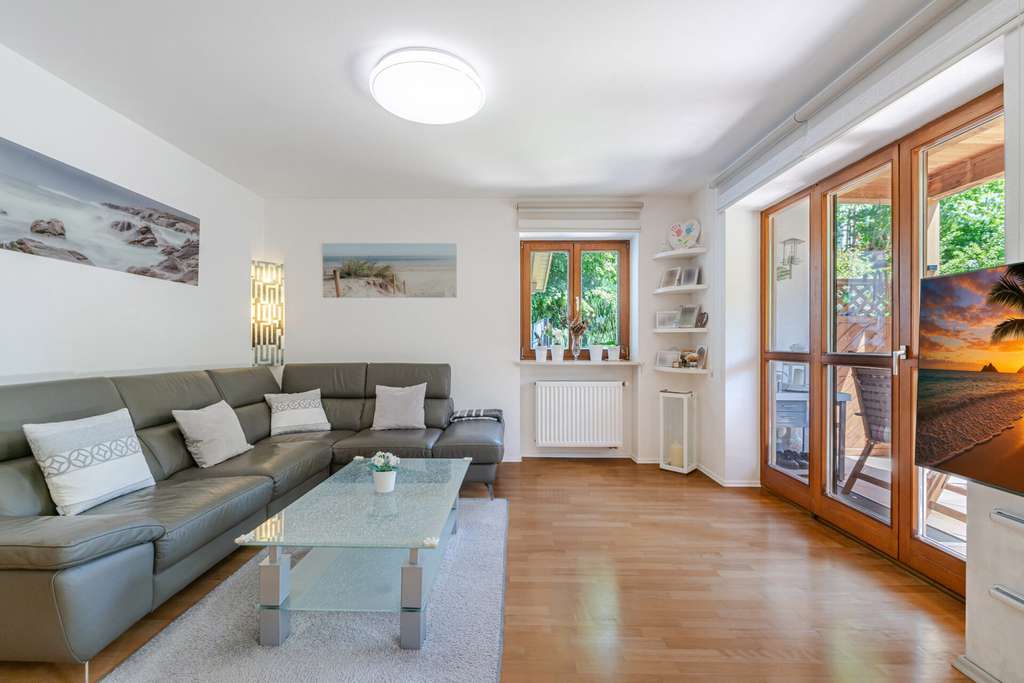 Immobilie in Hausham - Ein Steinwurf zum Schliersee - ruhige & gepflegte 3-Zimmer Erdgeschosswohnung mit sonnigem Garten - Bild 1