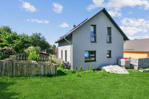 ++Sebnitz: Traumhaftes EFH (2020) mit 4 Zi., Terrasse, Garage & wildromantischem 634 m2 Grundstück++ – Die vollständige Adresse der Immobilie erhältst du vom Anbieter., 1855 Sebnitz – Vorschaubild 32