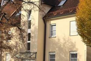 Exklusive Dachwohnung mit großzügigen Räumen in zentraler, gut angebundener Lage – Die vollständige Adresse der Immobilie erhältst du vom Anbieter., 86156 Bärenkeller, Augsburg – Vorschaubild 2