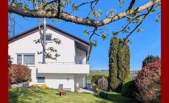 SCHÖNES UND SEHR GEPFLEGTES EINFAMILIENHAUS - MIT EINLIEGERWOHNUNG UND DREI GARAGEN