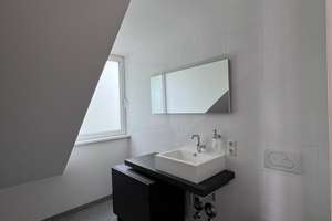 4 Zimmer Dachwohnung mit EBK und Westbalkon – Die vollständige Adresse der Immobilie erhältst du vom Anbieter., 80935 Lerchenau-Ost, München – Vorschaubild 9