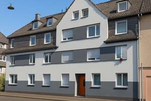 YENER Immobilien - Kernsanierte Maisonettewohnung mit großzügiger Garage