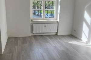 Große 1-Zi. mit neuer EBK, Laminat, Wanne, Abstellraum & Balkon in ruhiger Lage! – Zschopauer Platz 11, 9126 Bernsdorf, Chemnitz – Vorschaubild 3