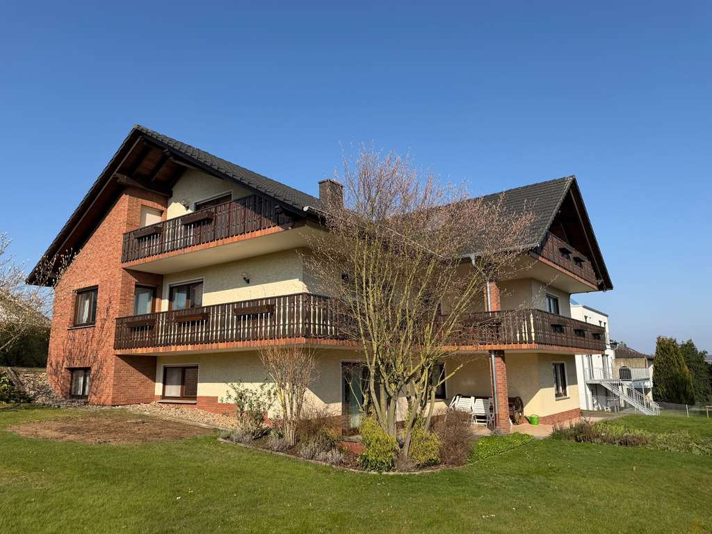 Immobilie in Hofgeismar - Zwei- bis Dreifamilienhaus in Hofgeismars exklusivster Lage - Bild 0