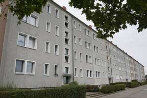 2-Raum Wohnung Küche, Bad mit Fenster