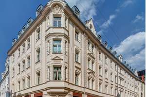Repräsentative Altbauwohnung mit prachtvollem Stuck in absoluter Bestlage Altstadt