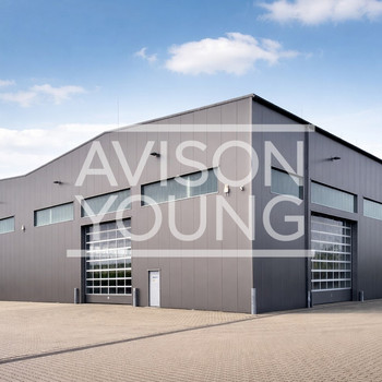 Im Auftrag: Ebenerdige Hallen-, Büro & Freifläche!