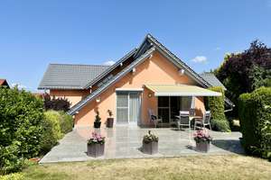 *Hochwertig und massiv gebautes Architektenhaus in Höhenlage von Dresden-Gönnsdorf*