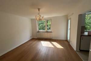 Renovierte, helle Wohnung mit Blick ins Grüne