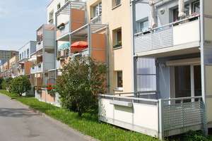 Lichterfüllte 3-Raum-Wohnung mit Blick ins Grüne – Robert-Siewert-Str. 60, 9122 Markersdorf, Chemnitz – Vorschaubild 2