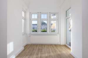 Frisch sanierte Gründerzeit Wohnung mit sonnigem Balkon (sofort bezugsfrei) – Bielastraße 1, 4178 Böhlitz-Ehrenberg, Leipzig – Vorschaubild 3