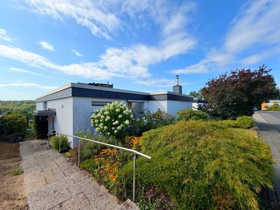 Großzügiger Bungalow mit weitläufigem Garten und traumhaftem Blick ins Bergische Land